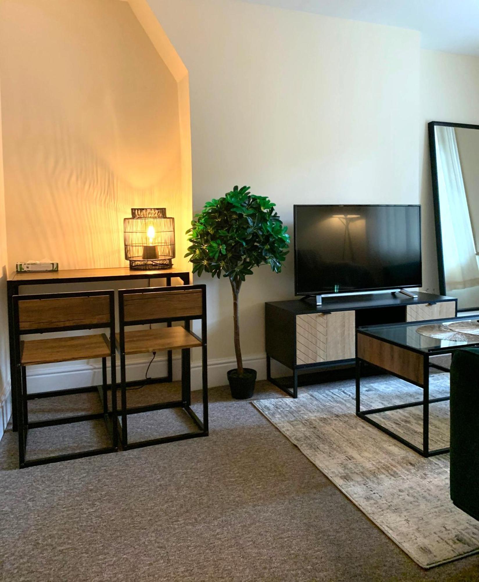 Entire Apartment Tonbridge Centre Экстерьер фото